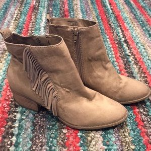 American Eagle Tan Fringed Booties